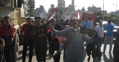 توافد الأهالى على ميدان الثورة بالمنصورة لتأييد الجيش ضد الإرهاب