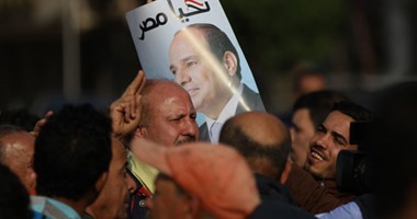مواطنون يتظاهرون فى التحرير والقائد إبراهيم تحت شعار "مش هنخاف من الإرهاب"