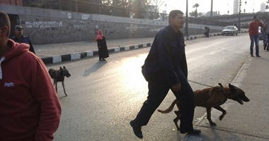 خبراء المفرقعات يمشطون محكمة جنح أكتوبر بواسطة الكلاب البوليسية