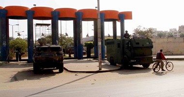 الجيش يغلق محيط وزارة الدفاع بالأسلاك الشائكة تحسبا لتظاهرات الإخوان