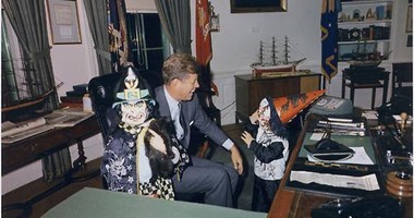 تداول صورة قديمة لرئيس أمريكا الراحل كينيدى وهو يحتفل بعيد الهالوين