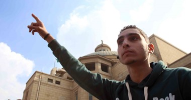 مسيرة طلابية تطوف حرم جامعة القاهرة تنديداً ببراءة مبارك