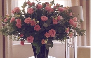 أريانا جراند تنشر صورة زهور تلقتها من صديقها بيج شين