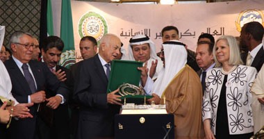 جامعة الدول العربية تكرم أمير الكويت