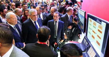رئيس الوزراء يتفقد معرض "حكومة مصر الرقمية" بقاعة المؤتمرات