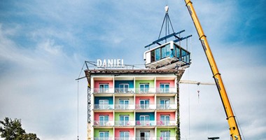بالصور.. Loft Cube""غرفة معلقة بالهواء بأحد فنادق سويسرا لعشاق الطيران