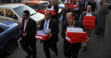 وصول مؤسسى "مصر العروبة" إلى دار القضاء العالى لتقديم أوراق الحزب