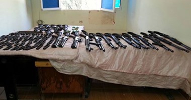 ضبط أربعة عاطلين وأسلحة نارية وبانجو و640 قرصا مخدرا فى أسوان