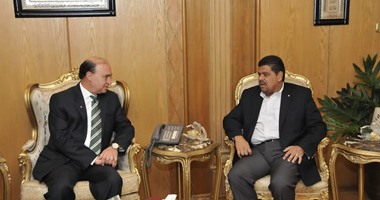 مهاب مميش يستقبل نائب رئيس قناة بنما