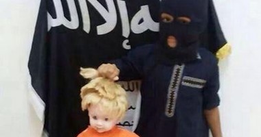 نشطاء يتداولون صوراً للاحتفال بعيد "الهالوين" على طريقة مقاتلى داعش