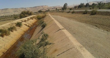 400 أسرة تناشد وزير الرى إنقاذ زراعاتهم من الجفاف بالوادى الجديد