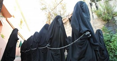 بالفيديو.. داعش يجلد 4 نساء سوريات 30 جلدة بتهمة التعدى على أملاكه - اليوم السابع