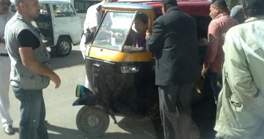 طفل يطعن سائق "توك توك" بسبب خلافات على قيمة الأجرة فى أكتوبر