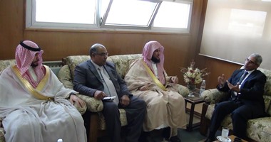 رئيس جامعة جنوب الوادى يلتقى عدداً من المستثمرين السعوديين