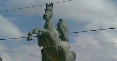 بالصور..ننشر مكان سرقة تمثال شيخ الشهداء "عمر المختار" الأثرى فى ليبيا