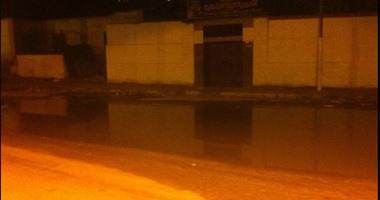 "صحافة المواطن": بالصور.. مياه الصرف تحاصر مدرسة الأميرية بالزاوية الحمراء