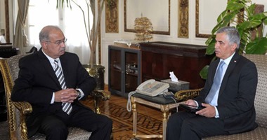 رئيس الوزراء يبحث مع سفير طاجيكستان التعاون المشترك بين البلدين