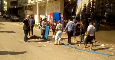 بالصور.. أحياء الإسكندرية تواصل رفع المياه والاستعداد لـ"النوة" المقبلة