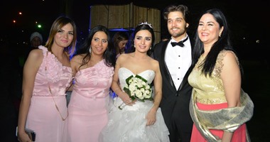 الصور الأولى من حفل زفاف الفنانين عمر خورشيد وياسمين جيلانى