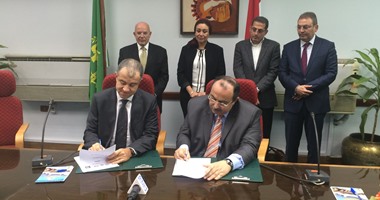 تفعيلا لتوجيهات الرئيس لتنفيذ المشروع القومى لتنمية المحافظات..اتحاد الصناعات يوقع اتفاقية مع محافظ القليوبية لإنشاء أول 10 مصانع.. محمد عبد الظاهر: تخصيص 36 فدانا بالخانكة للصناعات الكيماوية