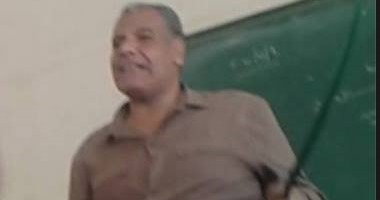 صفحات التواصل الاجتماعى تتداول صورا لمعلم يستخدم جلدة لمعاقبة التلاميذ 