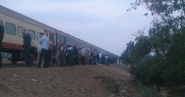 توقف قطار القاهرة / الإسكندرية فى أبو حمص بسبب عطل بالجرار