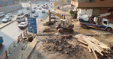 بالصور.. إصلاح الهبوط الأرضى فى محور 26 يوليو بسبب كسر ماسورة مياه