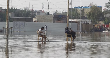 بالصور.. العراق تواصل سحب مياه السيول.. وتوقعات بعودة الأمطار الخميس المقبل