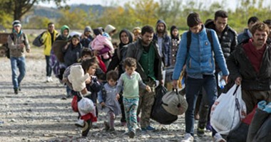 المهاجرون يبدأون إخلاء مخيم "كاليه" شمال فرنسا تنفيذا لأوامر السلطات