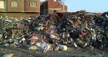 قارئ يشارك "صحافة المواطن" بصورة القمامة تحاصر قرية "الصغيرة" بالجيزة