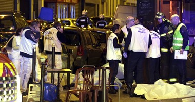 من الانفجار الأول إلى التعازى.. 40 صورة ترصد ليلة عاشتها باريس مع الإرهاب