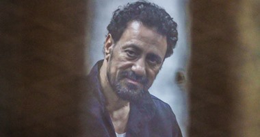 بدء جلسة محاكمة متهمى "إهانة القضاة".. والقاضى: محمد مرسى الزم مكانك