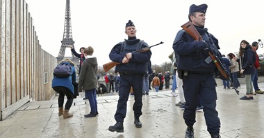 مقتل 2 فى مداهمات الشرطة الفرنسية احدهما انتحارية فجرت عبوة ناسفة