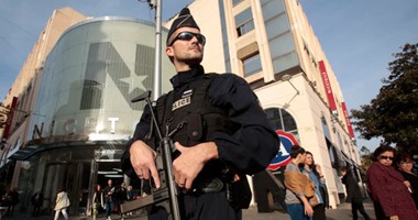 مصرى يعمل ضابطا بفرنسا للبيت بيتك:منعنا الإرهابيين من دخول ستاد دو فرانس