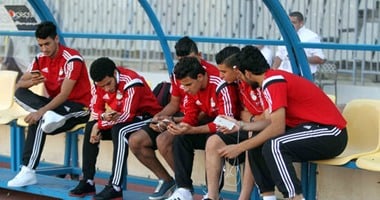 لاعبو المنتخب يحتفلون بـ"عيد ميلاد" كوبر بعد العشاء