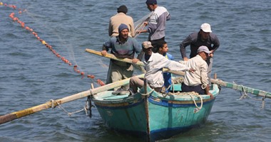 توقف حركة الصيد والمراكب النيلية بسبب الأمطار الغزيرة بالمنيا