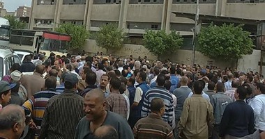 صحافة مواطن: بالصور.. مندوب من "أمن الإسكندرية" يلتقى عمال "بولفارا"