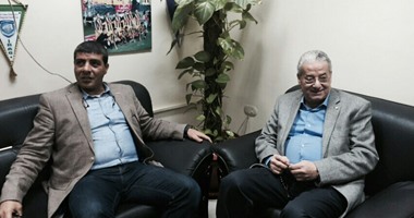 بالصور.. العشرى يجتمع مع رئيس نادى المقاولون العرب لتوقيع العقود