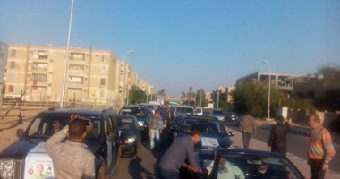 بالصور..مرشح بالعاشر من رمضان يجوب المدينة بـ"كابورلية "و 120 سيارة