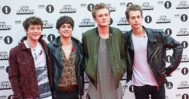 فريق "The Vamps" يعيش حالة حزن ويكتب كلمات مؤثرة عبر "فيس بوك"