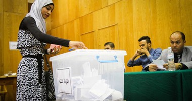 بالفيديو والصور..إقبال كثيف لطلاب جامعة عين شمس فى انتخابات الاتحادات الطلابية