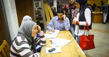 بالصور.. طلاب بصيدلة عين شمس ينسحبون من الانتخابات اعتراضا على استبعاد زملائهم