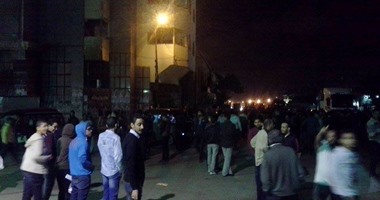 أهالى نجع العرب يقطعون الطريق احتجاجا على انقطاع المياه والكهرباء