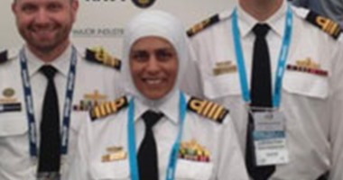 جولة فى حساب "منى شندى" أول قائدة مصرية مسلمة فى البحرية الأسترالية