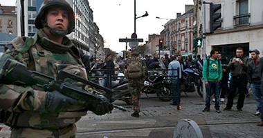 بالصور.. قتيل على الأقل فى عملية قوات مكافحة الارهاب فى شمال باريس