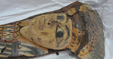 "الآثار" تسلمت القناع الأثرى المسترد من ألمانيا لعرضه بالمتحف المصرى