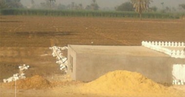 "صحافة المواطن".. قارئ يشكو بناء المدافن على الأراضى الزراعية فى المنيا