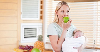 رضاعة طبيعية آمنة تبدأ من تغذية صحية سليمة.. لصحة طفلك