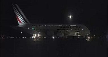 ننشر فيديو هبوط الطائرة الفرنسية بمطار هاليفاكس فى كندا بعد تغيير مسارها