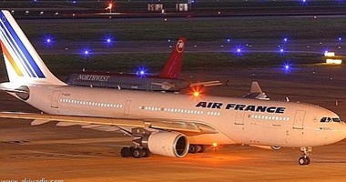 "اير فرانس" تلغى ١٥٠ رحلة بمطارى باريس بعد إضراب المضيفين الجويين